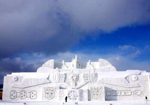 This is why I want to go to the Hokkaido Snow Festival…! A giant Optimus Prime one has been made for this year’s festival! Source