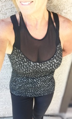 heavenstobetsy69:  My Lululemon shirt makes