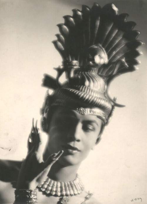 Pandit Ram Gopal, 1940sMadame d'Ora :: Dancer and choreographer Pandit Ram Gopal, bromide print, 194