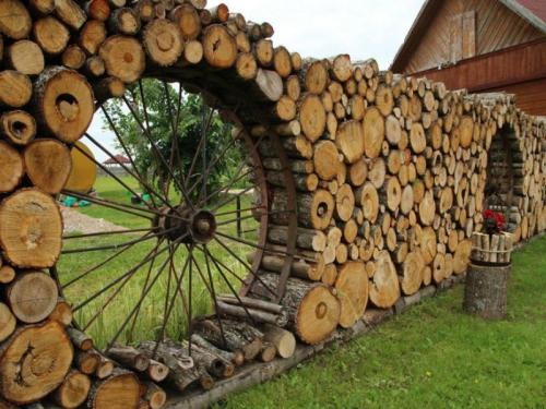 jaubaius: Wood stack art