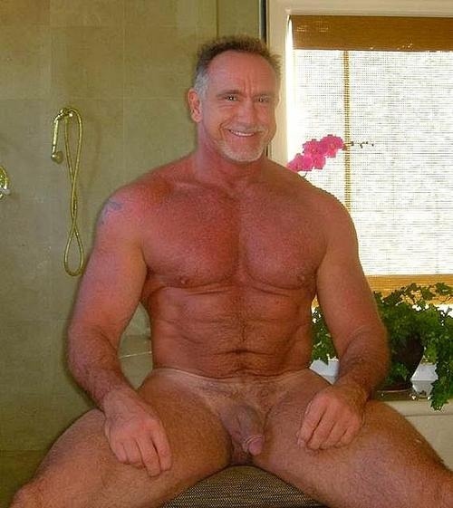 royaldaddies:  Sexy Dilf! That smile could melt a glacier!  Dream muscle Daddy!