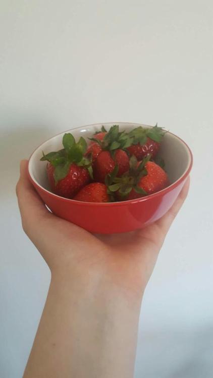 been on a health kick lately, look at these cute lil strawberries
