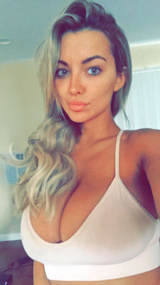 lindsey-pelas:  ♥ Lindsey Pelas