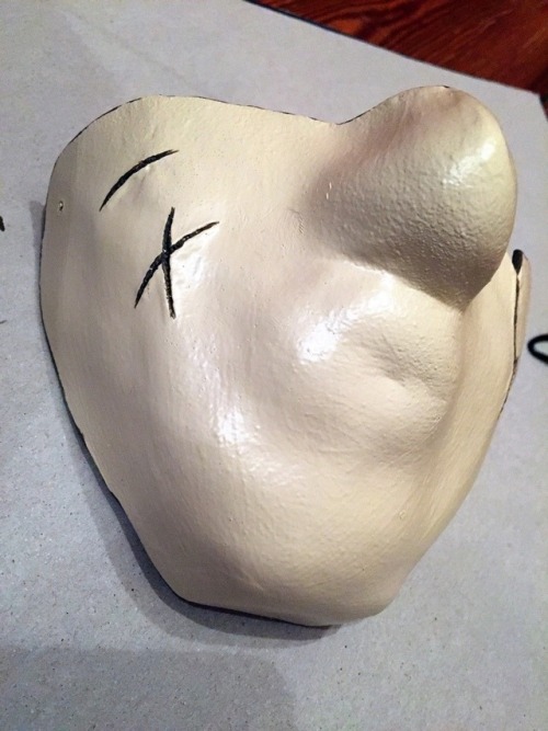 Nott’s mask part 2 / 2Not the cleanest paintjob there is but for my first time working with worbla a