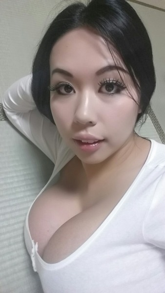 pnut-gifs:  Beautiful Busty Asian girl Tigerr Benson aka Tigerr Juggs