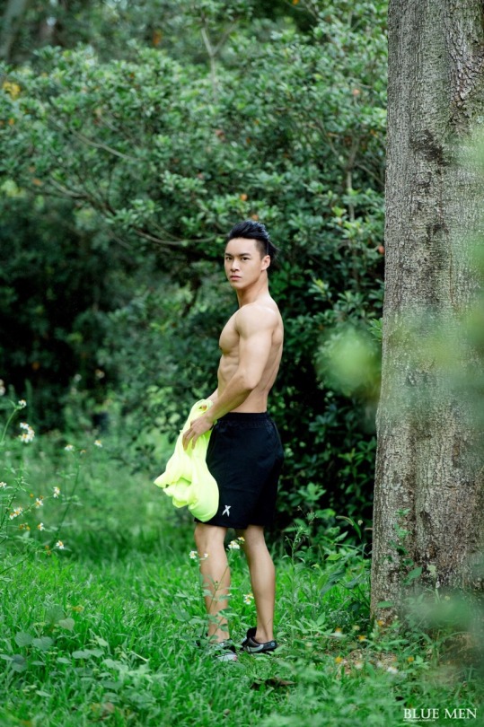 keepemgrowin:  saruisamu:    “Come muscle up with me.”