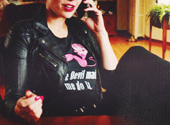 ladiesofspn:  SPN LADIES MEME — FIVE OUTFITS [1/5]↳ THE DEVIL MADE ME DO IT 