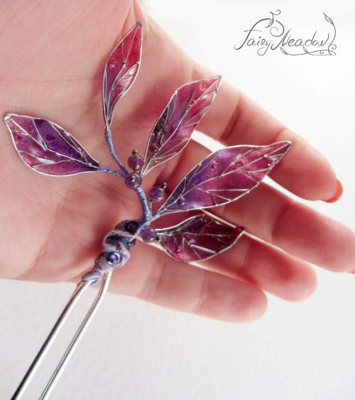 sosuperawesome:Resin Leaf Hair Pins / JewelryFairy Meadow Flowers on EtsySee our #Etsy or #Hair Acce