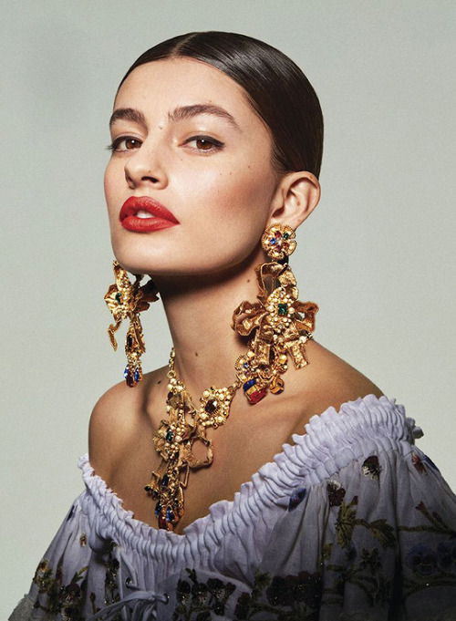 stylish-editorials: Diana Silvers photographed by Daniel Jackson for Vogue US (April 2019)