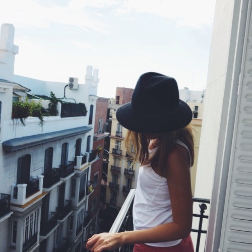 lauragoodall:Rag & Bone hat, Jack & Jac singlet, AG jeans