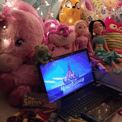 pearledeyes:  I made a blanket fort fit for a princess👑 🌸Didn’t I do such