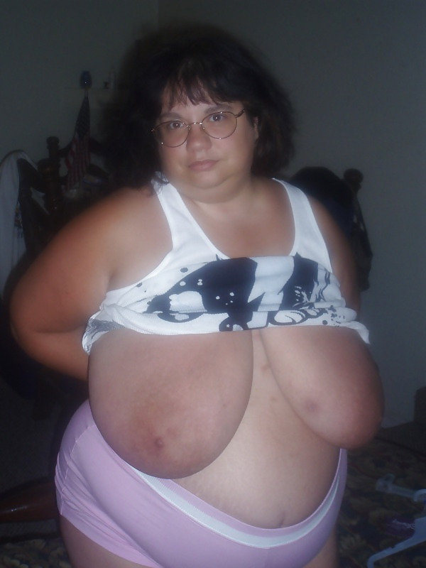 garyplv:  thigh-rubbers:  Thighrubbers with huge tits  √