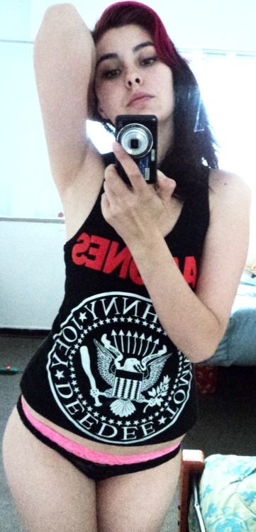 chilenas-suicidas:  reina-de-los-nerds:  Today your love, tomorrow the world  Long live to the queen! 