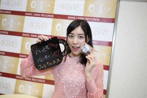 jyuuuj:  Princess Jurina in pink 😍😍   I want that dress 😗  Cr pic: Yuatan 755