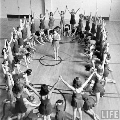 Strange pagan rituals or gym class?(Alfred Eisenstaedt. 1942)