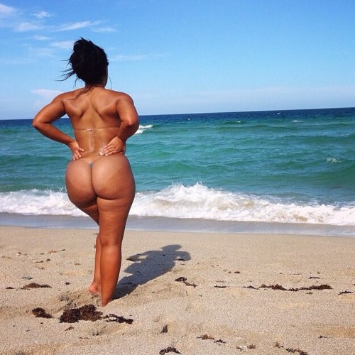 kngshxt:  xanaxputa:  this shit is DISGUSTING this isnt “thick” its fucking obese…..  u weak af her body amazin what do it feel like to hate ya self this much?