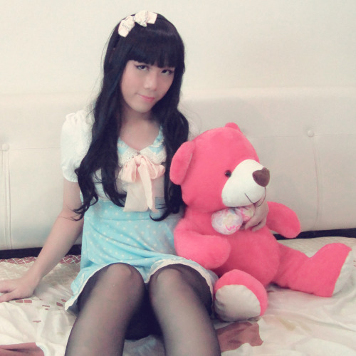 alice-in-the-looking-glass:  cutiemeiko:  Sweet Pastel  ♡ Help CutieMei make a dream photo book HERE  ☆ See more of CutieMei’s sexy videos here   Cutie for sure!!