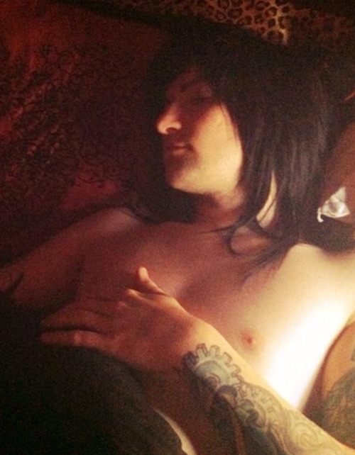 reincarnated-fallen-angel: Jinxx spam because he is just as important as Andy. Exacly!!!