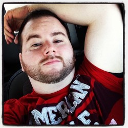 countrycub12:  My arms are getting BIGGER! :D just relaxing in the parking lot. Waiting for my appointment at the eye doctor. 