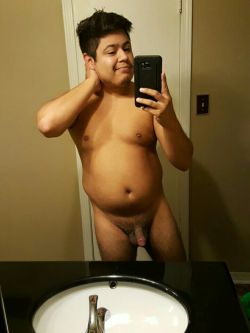 gltbears:  grrrowlithecub:  Tummy going up on a Tuesday   Handsome hot fucker