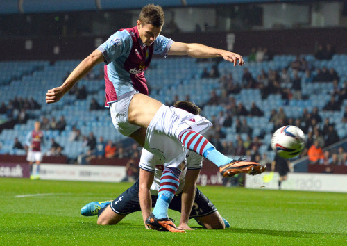 Nicklas Helenius shorts pulled down…