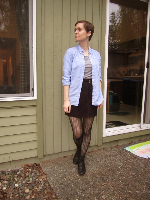 stephinacardigan: Freshly trimmed hair and a purple suede skirt.