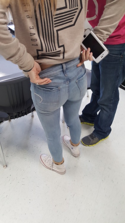 school-voyeur: Nice tight ass