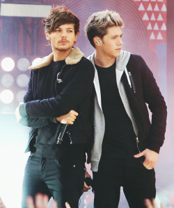 1dwwgossipgirls:  HQ: Nouis on Good Morning America today in Central Park, New York - November 26, 2013