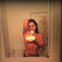 rippedvixen:  My #abs are looking on point