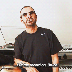 thebeatlesordie:  wrong record, bruce! (x) 