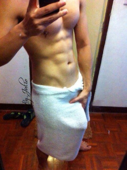 stratosb:  Huge στο We Heart It -http://weheartit.com/entry/84985406  Thought that was his leg for a minute&hellip;