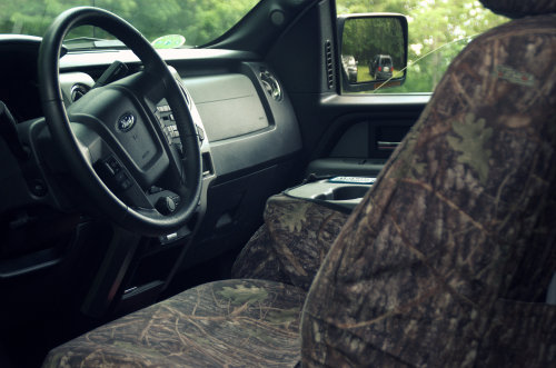 small-town-equestrian:  Something bout a truck
