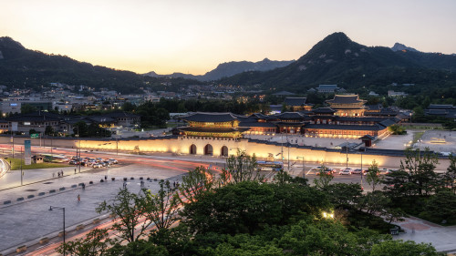 rjkoehler: Gyeongbokgung Palace on Wednesday night.