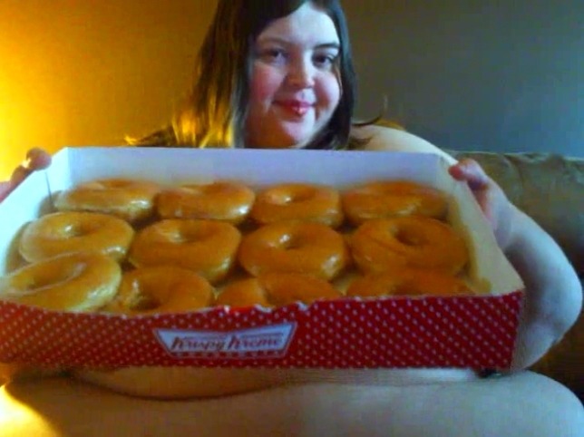 thuridbbw:  Juliet Summers in her Eating-Vid “Krispy Kreme Doghnuts”. 💕