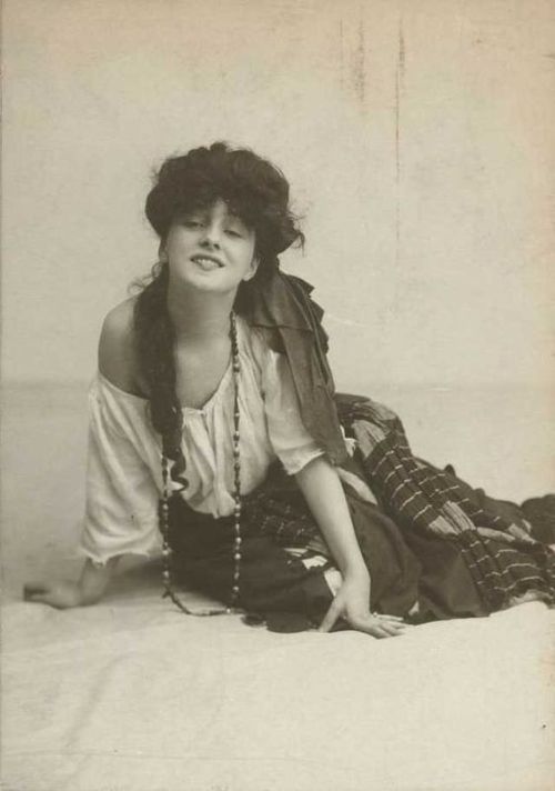 Evelyn Nesbithttps://Painted-Face.com/