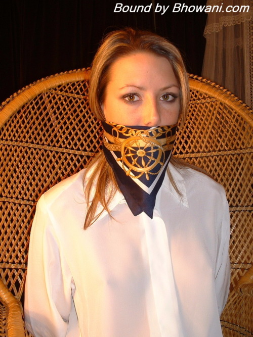 Porn photo graybandanna:  Love this triangle scarf gag