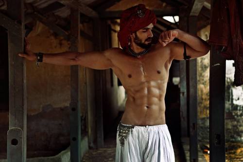 Porn modelsofcolor:  vikas purohit  I need me photos