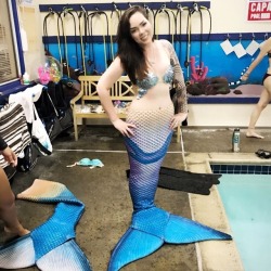 flapflaps:  More behind the scenes from my shoot with @mermaidsforchange ! Check them out if you are interested in doing a mermaid shoot that helps educate! They are an amazing nonprofit! I believe my top is by @bowtiesandfireflies and my tails is by