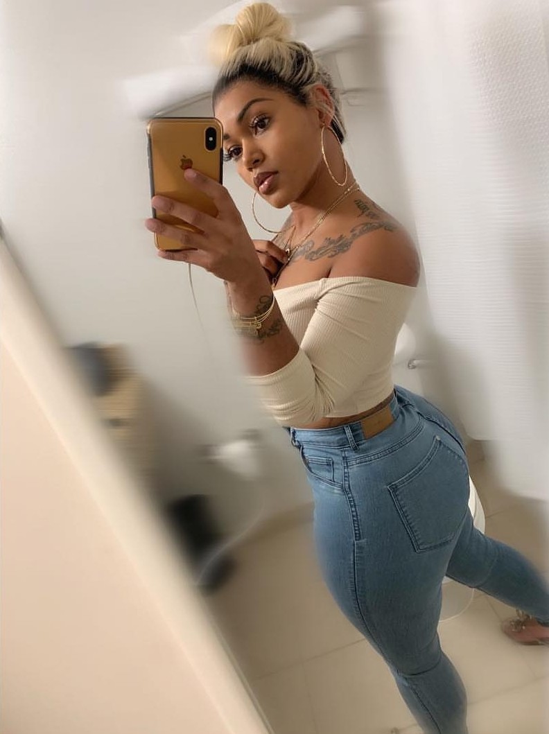 kingjazziedad:  DeliciouslySexy. Petite. Bootiful. CurvyLicious.. Miss MeekLina 💙