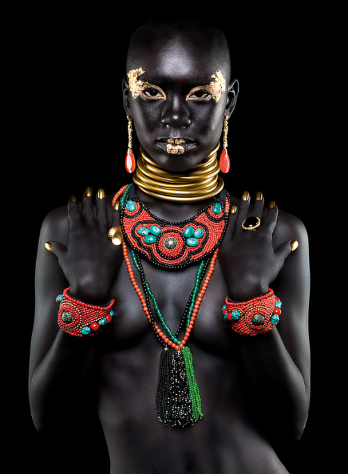 thanx4spanx:  nudiemuse:  holaafrica:  Editorial de Jóia by Guto Esteves www.holaafrica.org  Stunning.  African queen, i’d be your slave girl 