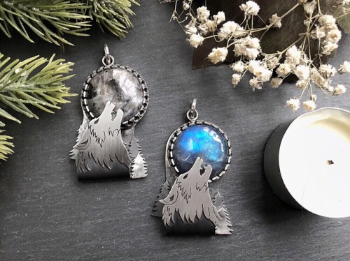 Wolf totems available at Argentum Nocturna. Labradorite and Norwegian moonstone set into pure sterli