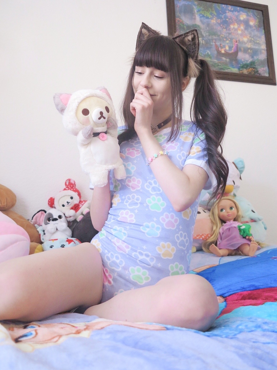 dearlydecember:  Kitty Korilakkuma wishes you happy days with lots of fun memories.