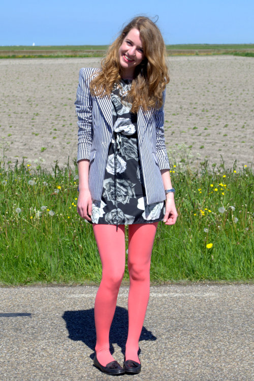 fashion-tights:Striped blazer and pink tights.Via Fashionable And Me.