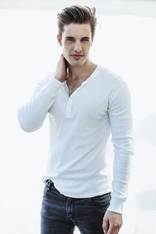 homme–models:  Felix Rähmer ph. by Florian Grey