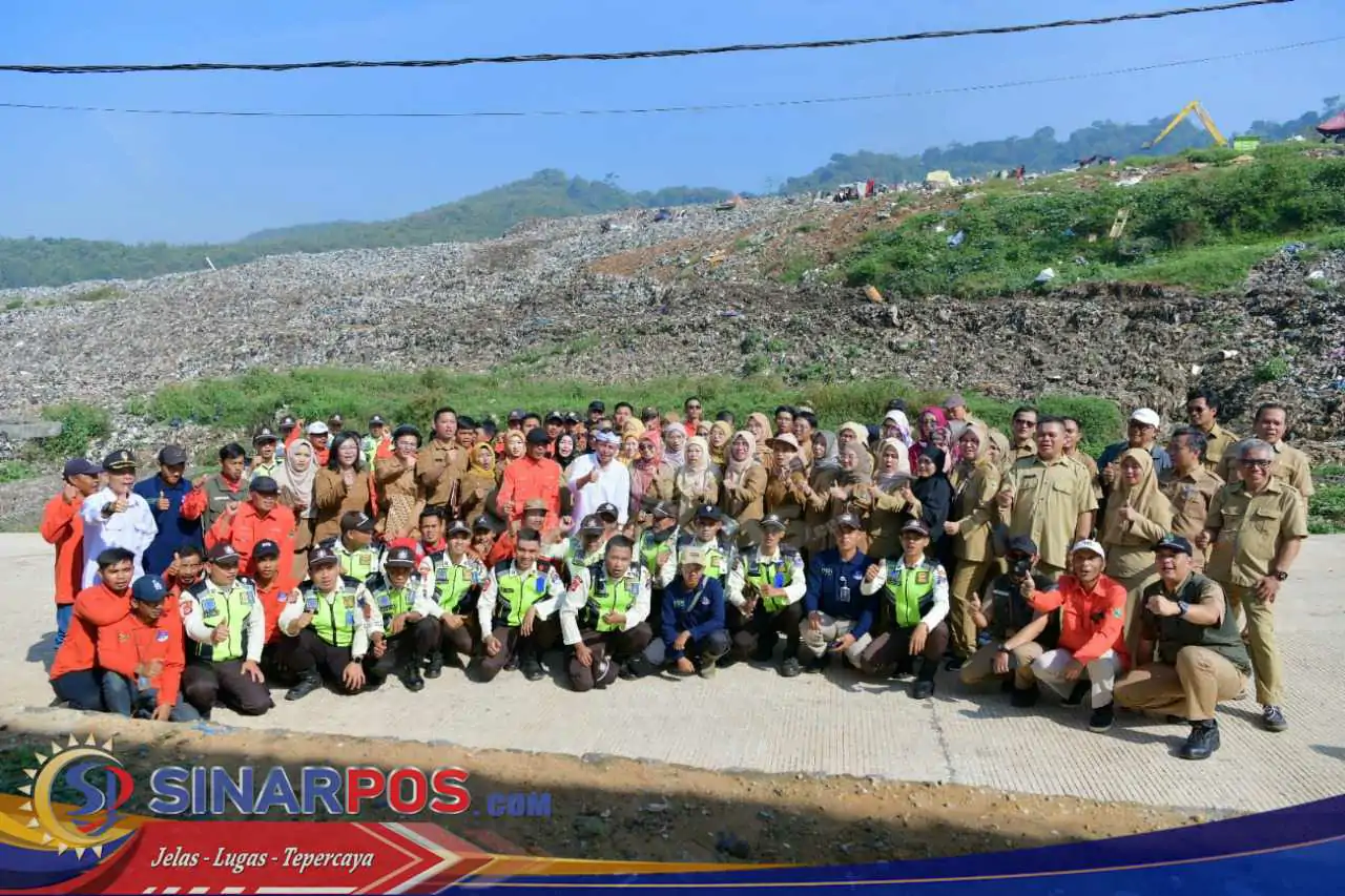 Sekda Jabar Pimpin Apel di Tumpukan Sampah TPPAS Sarimukti