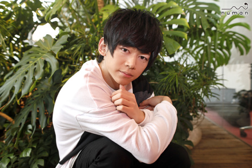  Igarashi Takumi’s photoshoot for numan’s  沼落ち5秒前！インタビュー／声優編 Igarashi (nicknamed Iga-chan) is one of