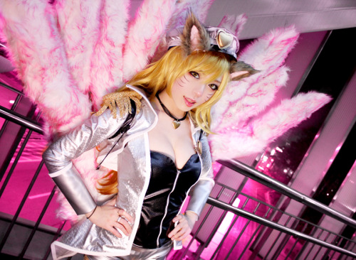 cosplay-fanatic:  Popstar Ahri by Ekiholic Source