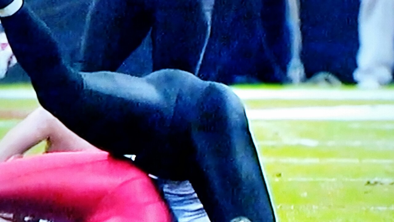 bigjai3:  Terrell Suggs and his Plump Muscle Ass!! Best ass in the NFL!!@