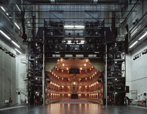 xaoex: sixpenceee: Looking into a theatre from behind the stage via reddit user kiaall THAT SPI