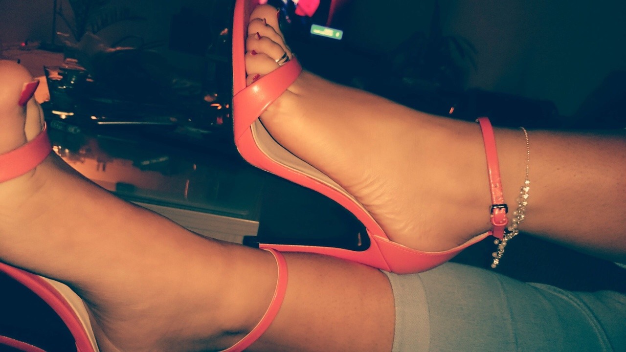 footfetishlifestyle1:  ❤️